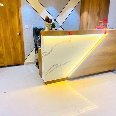 سورات Oyo Florence Hotel المظهر الخارجي الصورة
