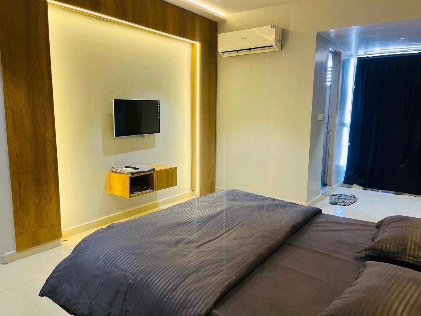 سورات Oyo Florence Hotel المظهر الخارجي الصورة